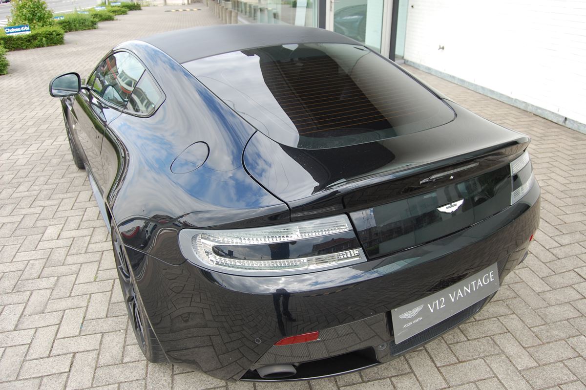Aston Martin DB12